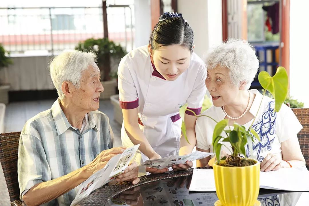 提升養(yǎng)老服務(wù)質(zhì)量，托起幸福夕陽(yáng)紅